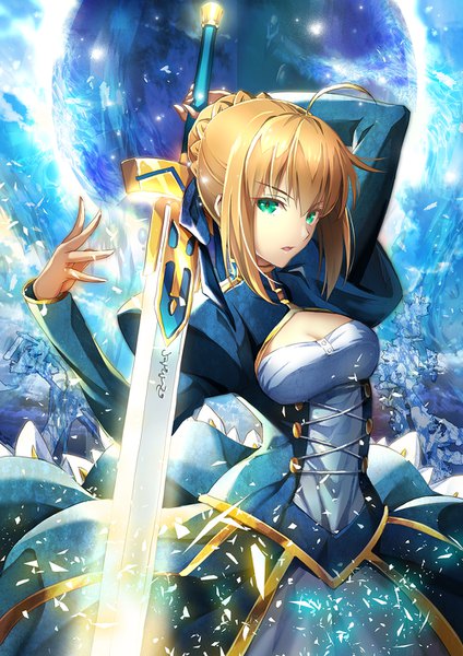 Anime picture 1000x1414 with fate (series) fate/stay night artoria pendragon (all) saber suishougensou single tall image looking at viewer fringe short hair breasts blonde hair hair between eyes standing holding green eyes sky cleavage upper body ahoge