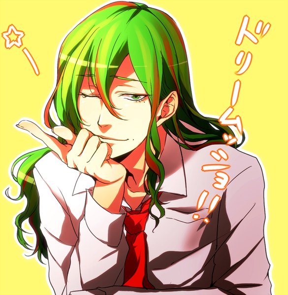 Anime picture 980x1006 with yowamushi pedal makishima yuusuke kuwa ayase single long hair tall image looking at viewer fringe simple background smile hair between eyes green eyes upper body one eye closed multicolored hair green hair wink mole two-tone hair streaked hair