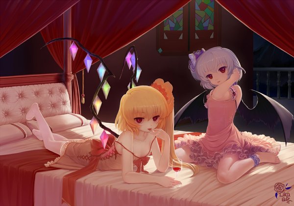 Anime picture 1100x770 with touhou flandre scarlet remilia scarlet zimajiang looking at viewer short hair blonde hair red eyes multiple girls white hair loli girl thighhighs dress 2 girls white thighhighs wings bed crystal