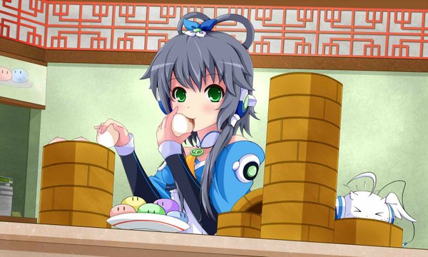 Anime picture 1500x900 with vocaloid vocaloid china luo tianyi single long hair blush highres short hair black hair smile wide image green eyes grey hair eating girl skirt food fingerless gloves nikuman