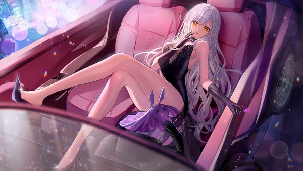 Anime picture 1920x1080 with original zuo600 single long hair looking at viewer fringe highres breasts open mouth light erotic hair between eyes wide image large breasts holding silver hair bent knee (knees) outdoors pointy ears blurry bare legs