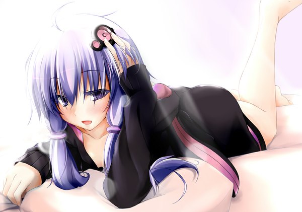 Anime picture 1024x720 with vocaloid voice (vocaloid) yuzuki yukari dd mayohara single long hair looking at viewer blush open mouth smile purple eyes twintails purple hair barefoot low twintails on stomach legs up girl hair ornament pillow