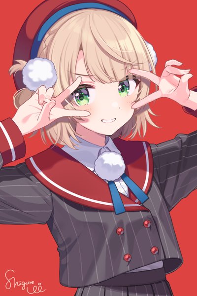 Anime-Bild 732x1099 mit virtual youtuber indie virtual youtuber shigure ui (vtuber) shigure ui single tall image looking at viewer blush fringe short hair simple background blonde hair smile green eyes upper body blunt bangs character names grin victory red background