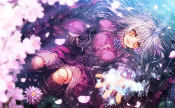 Anime picture 1390x859 with rozen maiden kirakishou misaki (kyal 001) single long hair looking at viewer open mouth wide image yellow eyes white hair girl dress flower (flowers) petals water