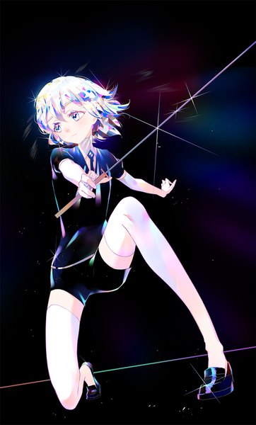 Anime-Bild 1088x1800 mit houseki no kuni diamond (houseki no kuni) rioom single tall image fringe short hair simple background hair between eyes looking away silver hair full body sparkle puffy sleeves black background silver eyes fighting stance androgynous thighhighs gloves