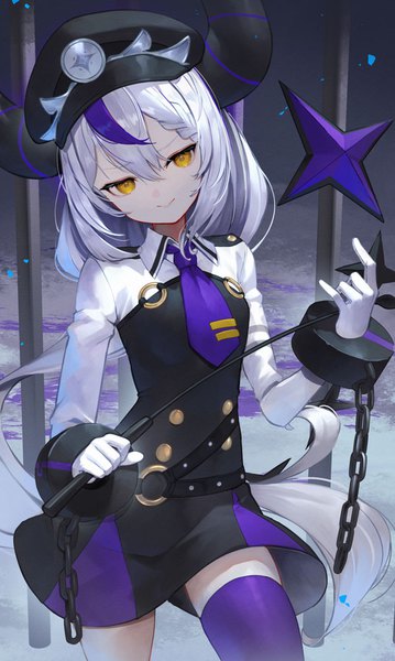 Anime picture 598x1000 with virtual youtuber hololive la+ darknesss scottie (phantom2) single tall image looking at viewer fringe smile hair between eyes yellow eyes silver hair very long hair head tilt multicolored hair streaked hair low ponytail girl thighhighs gloves
