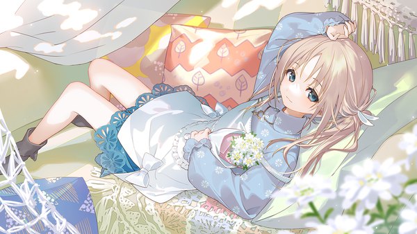 Anime picture 1536x864 with virtual youtuber 79.qualia ametaba suzuran yamiko single long hair looking at viewer blue eyes wide image twintails holding payot silver hair full body indoors lying long sleeves light smile sunlight on back