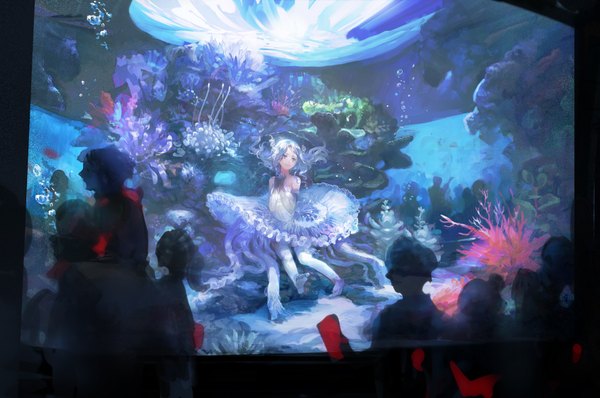 Anime picture 1775x1180 with original chibi (shimon) long hair highres blue eyes smile sitting bare shoulders barefoot grey hair underwater silhouette girl dress gloves elbow gloves frills bubble (bubbles) aquarium crowd