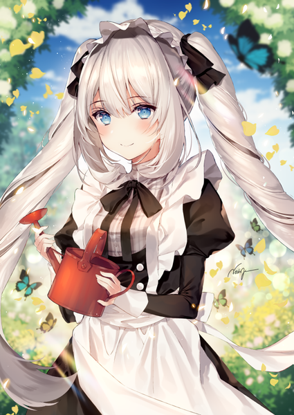 Anime-Bild 600x847 mit fate (series) fate/grand order marie antoinette (fate/grand order) necomi (gussan) single long hair tall image looking at viewer blush fringe blue eyes smile hair between eyes standing twintails holding signed payot sky silver hair