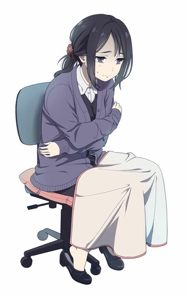 Anime picture 550x874 with original mattaku mousuke single long hair tall image fringe black hair simple background white background sitting purple eyes looking away bent knee (knees) ponytail girl pillow chair scrunchie hair tie office chair