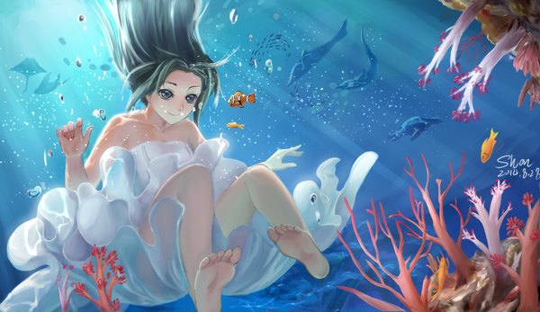 Anime picture 2340x1355 with original shon long hair highres blue eyes black hair smile wide image bare shoulders bent knee (knees) sunlight bare legs underwater sunbeam girl dress animal water white dress fish (fishes)