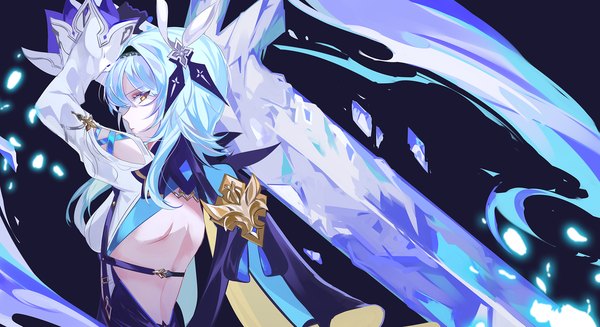 Anime picture 1800x980 with genshin impact eula lawrence vardan single looking at viewer fringe highres short hair simple background hair between eyes wide image holding yellow eyes upper body profile looking back arm up from behind aqua hair girl
