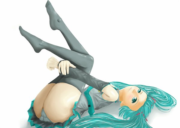 イラスト 1024x732 と ボーカロイド 初音ミク jj (artist) ソロ 長髪 カメラ目線 light erotic simple background 白背景 尻 aqua eyes light smile aqua hair legs up 女の子 ストッキング スカート 制服 下着 パンティー