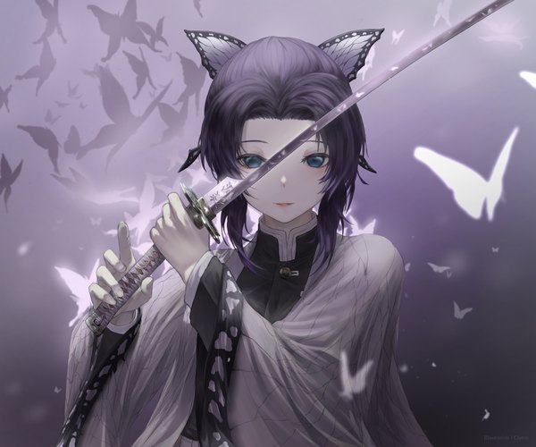Anime picture 1920x1600 with kimetsu no yaiba ufotable kochou shinobu guten single looking at viewer highres short hair blue eyes black hair simple background holding payot upper body traditional clothes japanese clothes light smile wide sleeves gradient background purple background