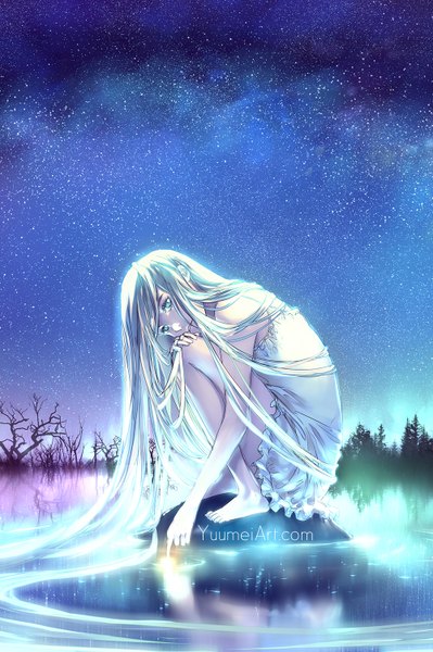 Anime-Bild 1000x1504 mit original yuumei single tall image looking at viewer blue eyes bare shoulders signed silver hair full body very long hair barefoot night bare legs night sky watermark hand on knee bare tree leg hug ripples