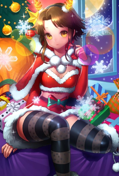 Anime picture 1000x1470 with sword girls sita vilosa single tall image looking at viewer short hair brown hair sitting yellow eyes bent knee (knees) sparkle fur trim christmas girl thighhighs bow fur striped thighhighs gift snowflake (snowflakes)