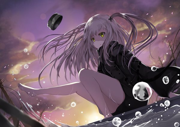 Anime picture 1364x964 with ash arms 88 flak (ash arms) naru (kts5584) single long hair green eyes looking away sky silver hair cloud (clouds) full body outdoors barefoot wide sleeves two side up floating hair evening sunset shaded face leg lift (legs lift)