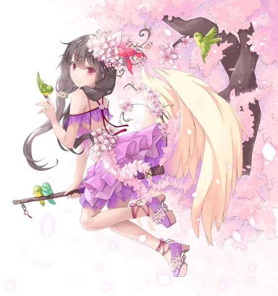Anime-Bild 1142x1214 mit original noala single long hair tall image fringe black hair red eyes twintails bent knee (knees) looking back hair flower from behind low twintails cherry blossoms bird on hand girl dress flower (flowers) animal