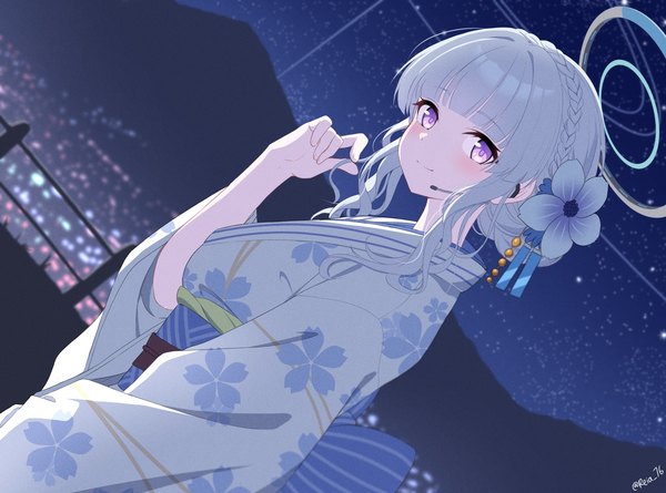 Anime-Bild 1726x1280 mit blue archive noa (blue archive) reia 76 single looking at viewer fringe highres short hair smile standing purple eyes payot outdoors white hair blunt bangs braid (braids) long sleeves traditional clothes japanese clothes hair flower