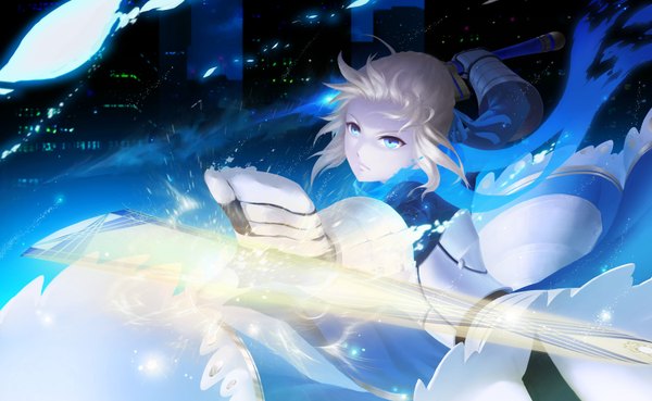 Anime picture 1600x984 with fate (series) fate/stay night type-moon artoria pendragon (all) saber yijian ma single fringe short hair blue eyes blonde hair wide image holding looking away night night sky magic city lights glowing weapon girl