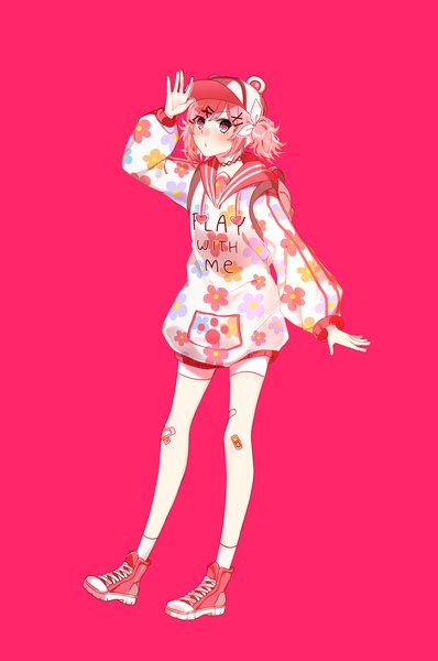 Anime-Bild 1304x1968 mit doki doki literature club natsuki (doki doki literature club) savi (byakushimc) single tall image looking at viewer blush fringe short hair open mouth simple background twintails pink hair long sleeves pink eyes arm up wide sleeves :o alternate costume puffy sleeves