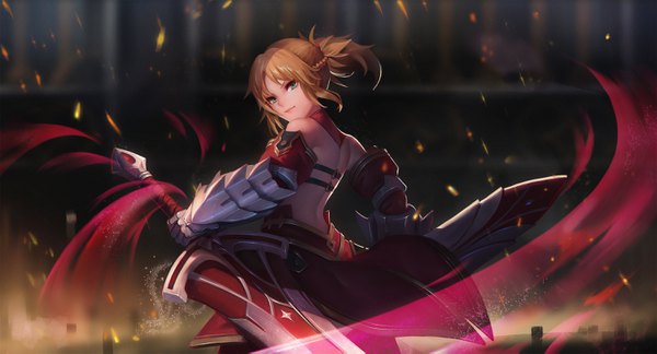 Anime picture 3000x1622 with fate (series) fate/grand order fate/apocrypha mordred (fate) rix2118 single looking at viewer fringe highres short hair blonde hair wide image standing bare shoulders holding payot ponytail braid (braids) looking back aqua eyes