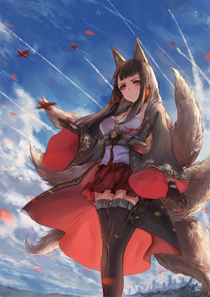 イラスト 1500x2121 と アズールレーン akagi (azur lane) sishenfan ソロ 長髪 長身像 前髪 黒髪 笑顔 赤い目 立つ 獣耳 looking away 空 cloud (clouds) 尻尾 blunt bangs animal tail pleated skirt 風