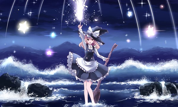 Anime picture 1943x1172 with touhou kirisame marisa risutaru single long hair looking at viewer highres open mouth blonde hair wide image standing holding brown eyes outdoors braid (braids) long sleeves barefoot arm up night sparkle