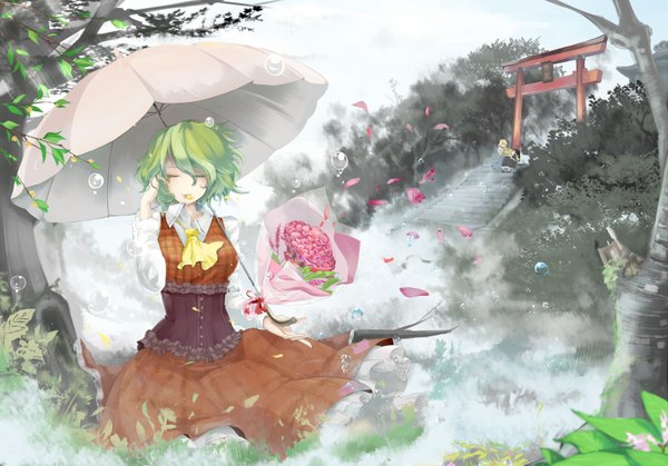 Anime-Bild 1543x1078 mit touhou pixiv kirisame marisa alice margatroid kazami yuuka emerane long hair fringe short hair blonde hair sitting multiple girls sky braid (braids) eyes closed long sleeves green hair wind alternate costume mouth hold