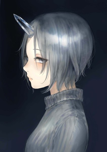 Anime picture 2480x3507 with original romiy single tall image blush highres short hair simple background silver hair upper body profile horn (horns) lips grey eyes gradient background black background portrait girl sweater crystal
