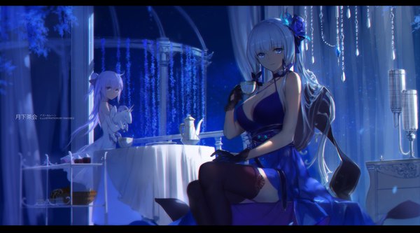 イラスト 4500x2500 と アズールレーン イラストリアス(アズールレーン) ユニコーン(アズールレーン) illustrious (never-ending tea party) (azur lane) 超凶の狄璐卡 長髪 カメラ目線 前髪 highres おっぱい light erotic 笑顔 hair between eyes wide image 大きな乳房 立つ 座る 紫目 multiple girls holding