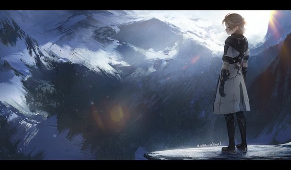 Anime picture 3129x1828 with genshin impact albedo (genshin impact) anna (drw01) single highres short hair blonde hair wide image standing signed full body outdoors profile lens flare turning head letterboxed mountain nature boy gloves