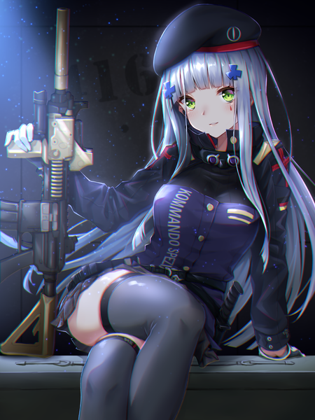 イラスト 1800x2400 と ドールズフロントライン hk416 (girls frontline) とき ソロ 長髪 長身像 カメラ目線 赤面 前髪 highres おっぱい holding 緑の目 payot 銀髪 blunt bangs parted lips arm support 足を組む facial mark