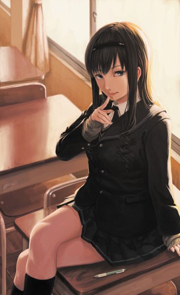 Аниме картинка 1535x2500 с амагами morishima haruka namako mikan один (одна) длинные волосы высокое изображение смотрит на зрителя чёрные волосы сидит чёрные глаза скрещенные ноги закрученные волосы палец у рта девушка юбка форма школьная форма мини-юбка носки повязка на волосы