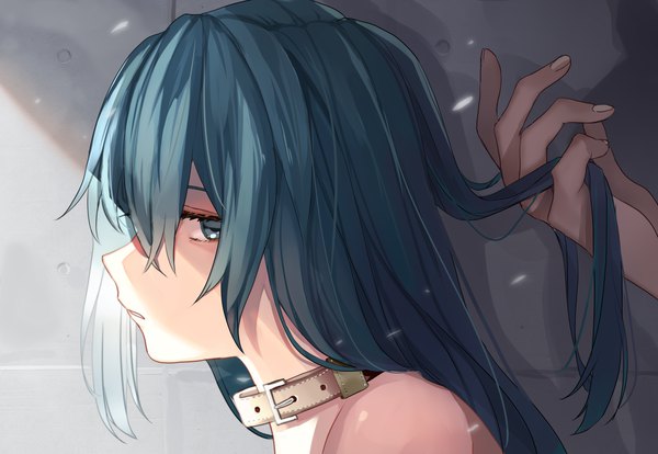 Anime picture 2894x1998 with original derori long hair looking at viewer fringe highres hair between eyes bare shoulders payot parted lips profile aqua eyes fingernails aqua hair light solo focus shaded face face holding hair girl