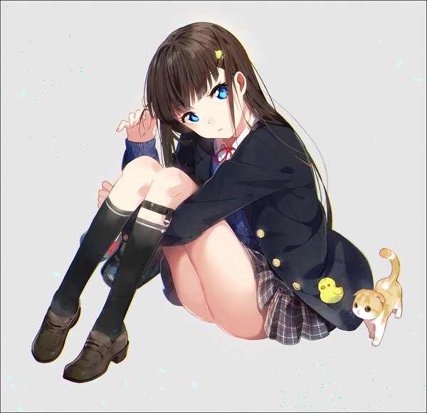 Anime picture 950x919 with original hakusai (tiahszld) single long hair looking at viewer fringe light erotic simple background brown hair sitting full body pleated skirt grey background leaning leaning forward plaid skirt expressionless leg hug girl skirt