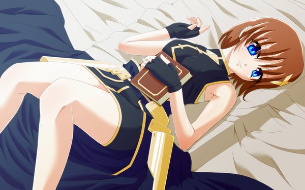 Anime-Bild 2560x1600 mit mahou shoujo lyrical nanoha mahou shoujo lyrical nanoha strikers yagami hayate tappa (esperanza) single looking at viewer highres short hair blue eyes brown hair lying girl dress gloves fingerless gloves book (books) x hair ornament