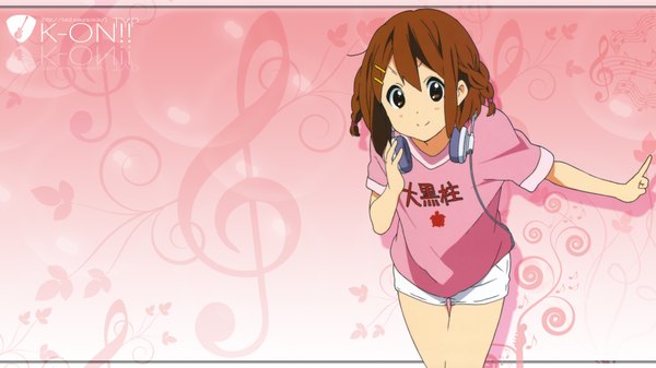 Anime picture 1920x1080 with k-on! kyoto animation hirasawa yui highres brown hair wide image brown eyes girl shorts headphones white shorts