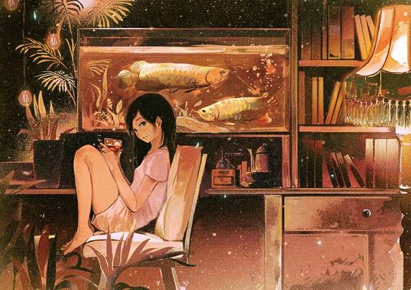 Anime picture 1000x708 with original gemi single long hair looking at viewer black hair sitting bent knee (knees) barefoot bare legs grey eyes girl plant (plants) animal book (books) chair fish (fishes) drink lamp shelf