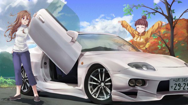 Anime picture 1352x753 with original mitsubishi motors funyariko long hair blush fringe short hair smile hair between eyes brown hair wide image standing purple eyes multiple girls payot looking away sky cloud (clouds) full body outdoors