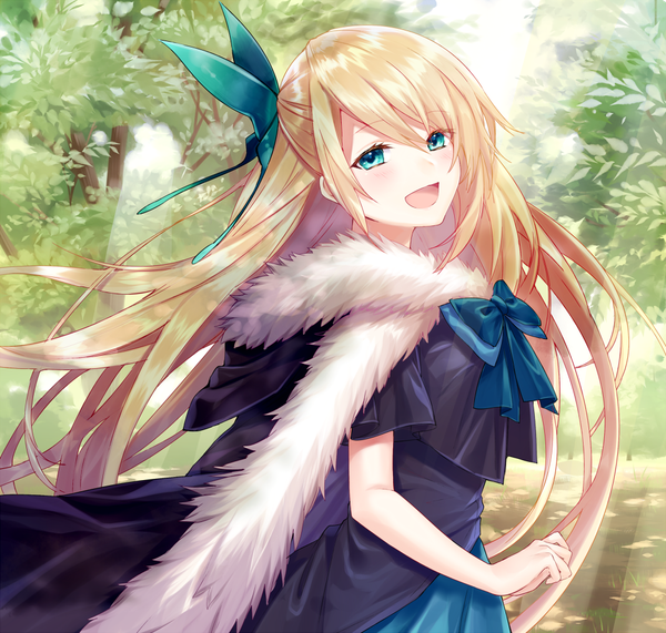 Anime picture 1000x952 with talesweaver yuya (night lily) single long hair looking at viewer blush fringe open mouth blue eyes blonde hair smile hair between eyes upper body looking back sunlight fur trim happy girl dress hair ornament