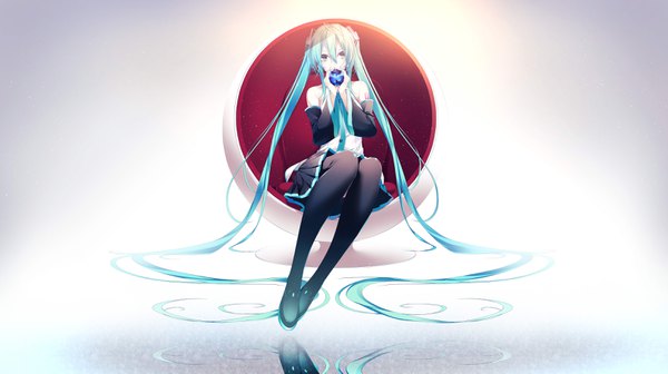 イラスト 3250x1825 と ボーカロイド 初音ミク yoaferia ソロ カメラ目線 前髪 highres simple background hair between eyes wide image 座る ツインテール 肩出し holding very long hair pleated skirt aqua eyes fingernails aqua hair 刺青