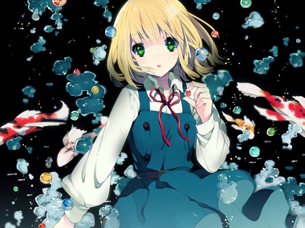Anime picture 1333x1000 with tamako market kyoto animation tokiwa midori rugo single looking at viewer short hair blonde hair green eyes dark background girl dress bubble (bubbles) fish (fishes)