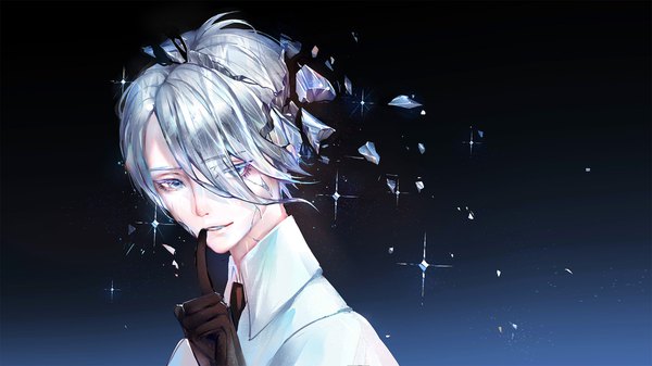 Anime picture 1920x1080 with houseki no kuni antarcticite bamboocm single looking at viewer fringe highres short hair blue eyes simple background hair between eyes wide image silver hair sparkle gradient background finger to mouth face androgynous broken gloves