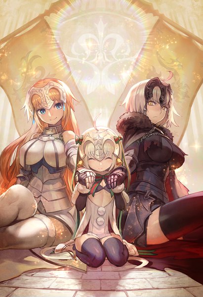 Anime-Bild 961x1400 mit fate (series) fate/grand order jeanne d'arc (fate) (all) jeanne d'arc alter (fate) jeanne d'arc (fate) jeanne d'arc alter santa lily (fate) lack tall image looking at viewer blush fringe short hair breasts blue eyes light erotic blonde hair large breasts sitting bare shoulders multiple girls