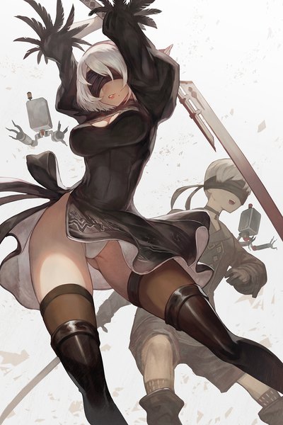 イラスト 1000x1500 と nier nier:automata ヨルハ二号b型 pod (nier:automata) ヨルハ九号s型 lack 長身像 前髪 短い髪 おっぱい 開いた口 light erotic simple background 白背景 holding bent knee (knees) white hair parted lips lips ほくろ