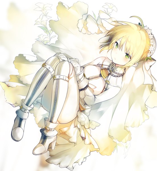 Anime picture 1000x1087 with fate (series) fate/extra fate/extra ccc nero claudius (fate) (all) nero claudius (bride) (fate) lpip single tall image looking at viewer blush fringe short hair breasts open mouth blonde hair hair between eyes white background green eyes full body ahoge