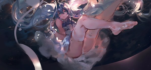 イラスト 1350x633 と ボーカロイド 初音ミク 木shiyo ソロ 長髪 カメラ目線 開いた口 light erotic wide image 肩出し 尻 aqua eyes aqua hair no shoes leg lift (legs lift) 修正版 space 女の子 ストッキング ドレス