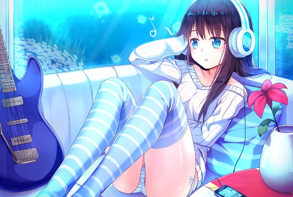 Anime picture 1174x791 with original yan (nicknikg) single long hair blush fringe blue eyes light erotic sitting bare shoulders payot looking away purple hair bent knee (knees) ass parted lips thighs arm behind head hand on head revision