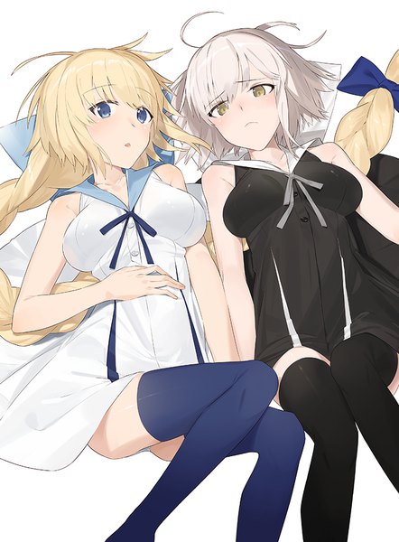 Anime-Bild 737x1000 mit fate (series) fate/grand order fate/apocrypha jeanne d'arc (fate) (all) jeanne d'arc alter (fate) jeanne d'arc (fate) hayashi kewi long hair tall image blush short hair breasts blue eyes light erotic simple background blonde hair large breasts white background multiple girls yellow eyes
